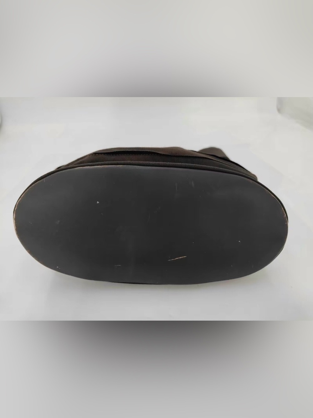 Salvatore Ferragamo Black Shoulder Bag with Gold Chain Strap - Picture 4 of 7